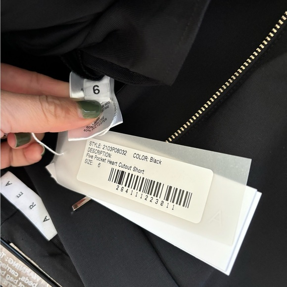 AREA Size 6 five pocket heart cutout short - Picture 9 of 12